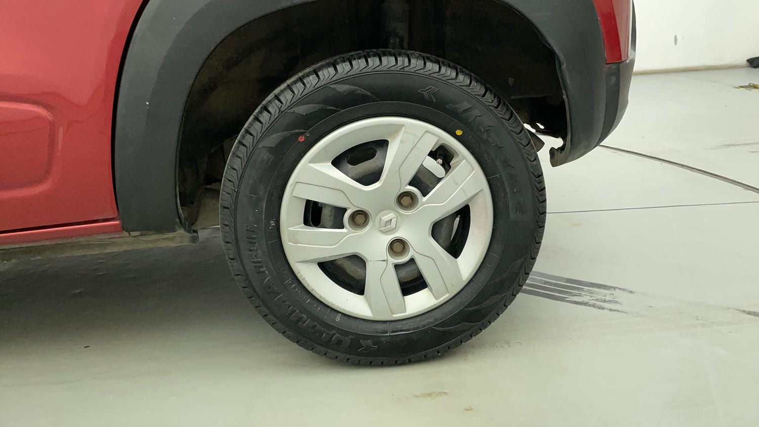 Used 2016 Renault Kwid 1.0 RXT Petrol Manual tyres LEFT REAR TYRE RIM VIEW