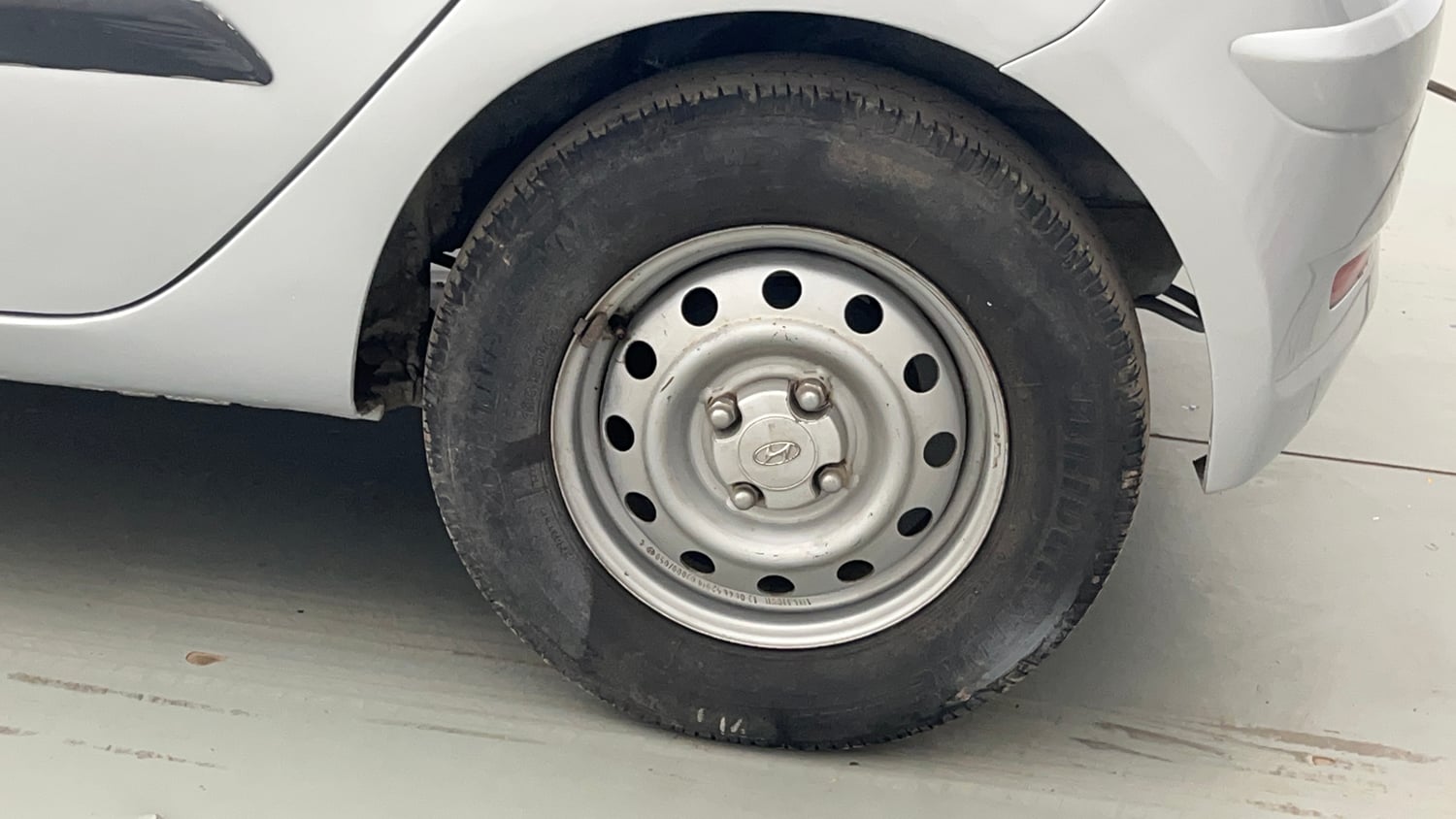 Used 2013 Hyundai i10 Era 1.1 iRDE2 Petrol Manual tyres LEFT REAR TYRE RIM VIEW