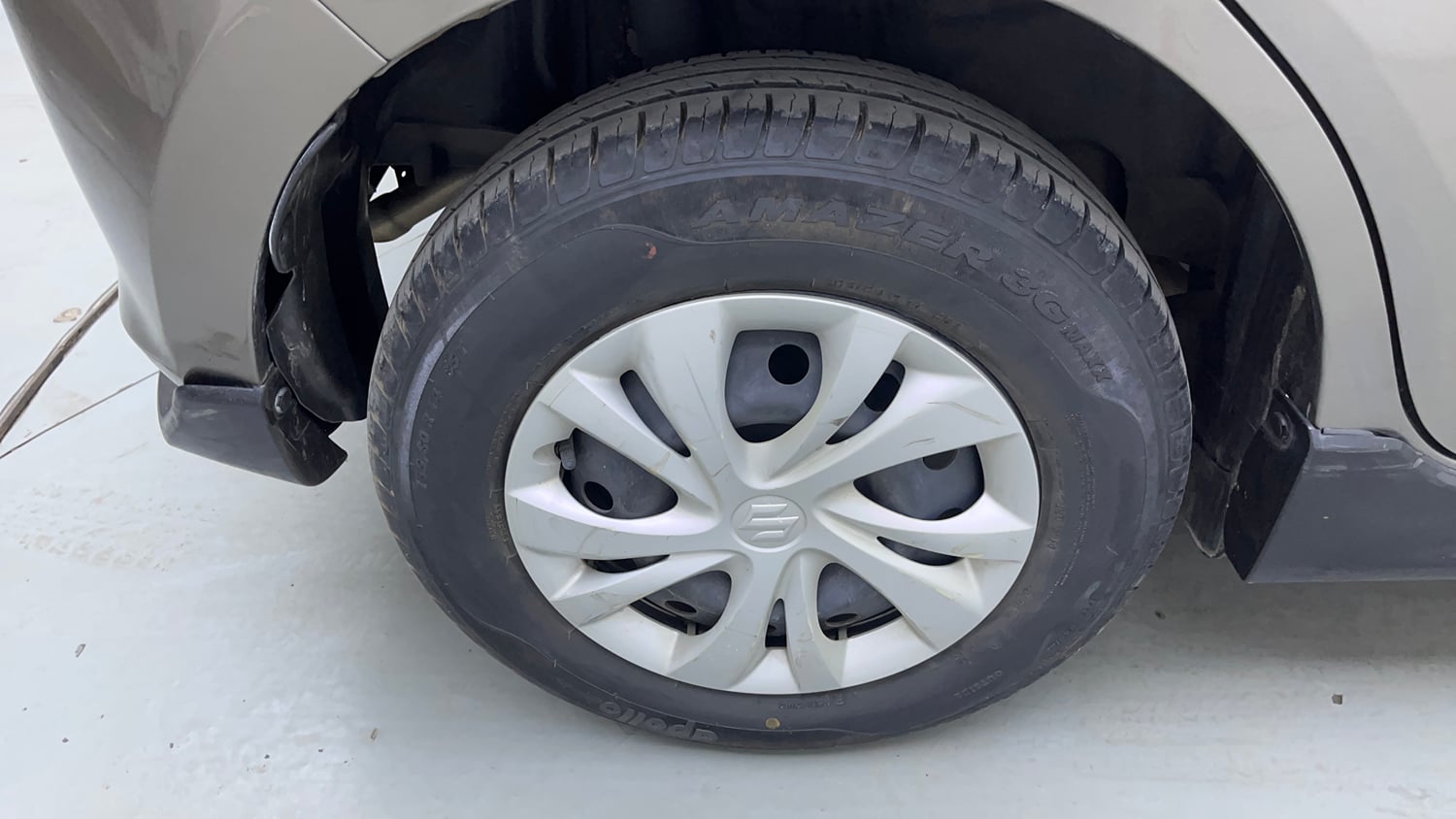 Used 2021 Maruti Suzuki Swift VXi Petrol Manual tyres RIGHT REAR TYRE RIM VIEW