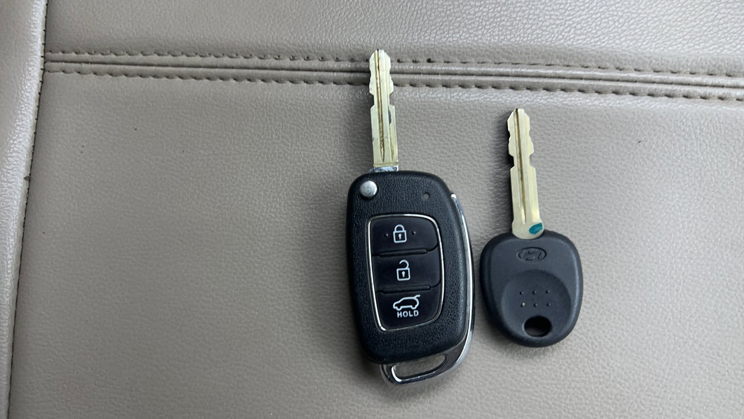 Used 2019 Hyundai Elite i20 Sportz Plus 1.2 Petrol Manual extra CAR KEY VIEW