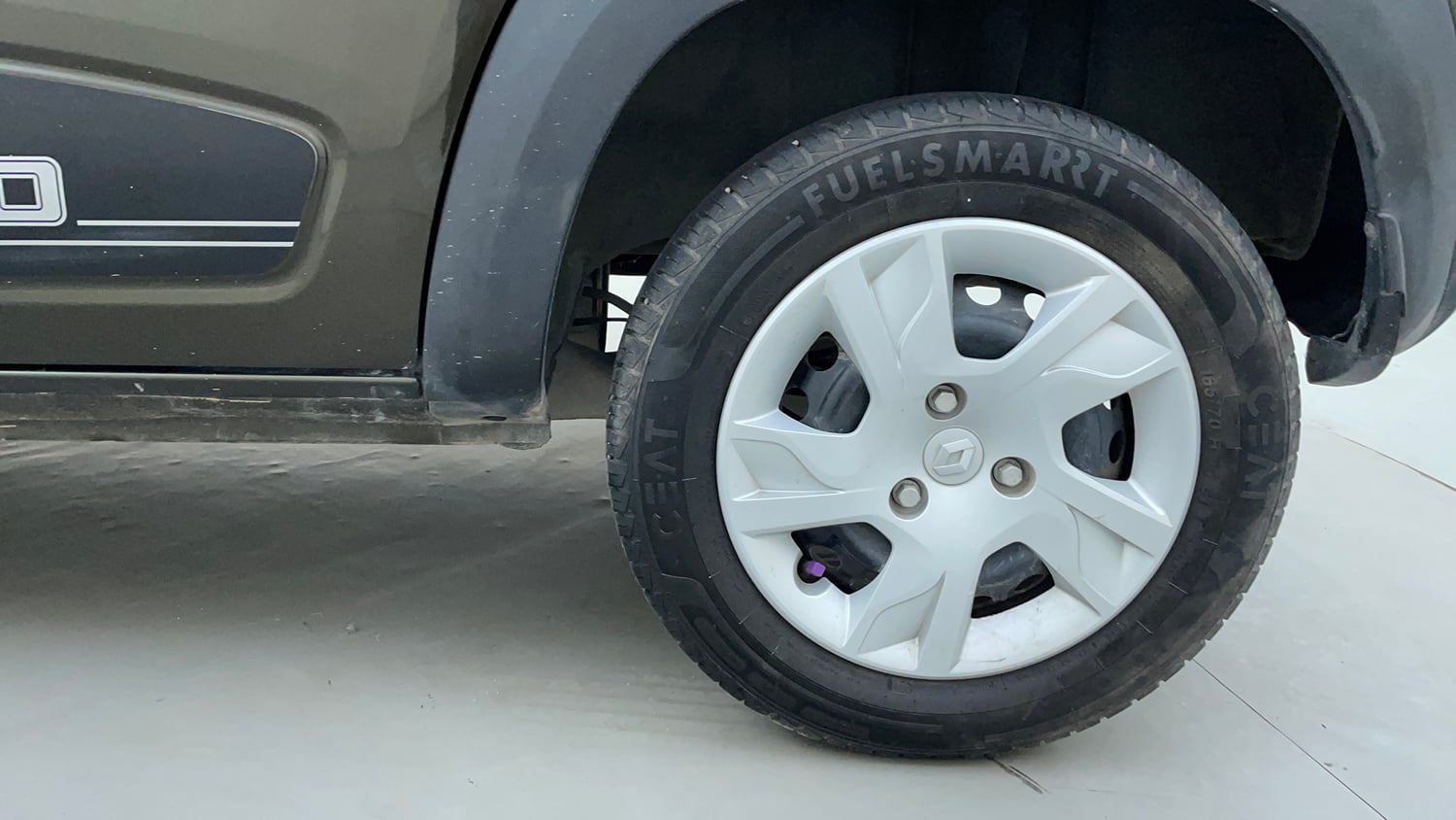 Used 2024 Renault Kwid RXT 1.0L Petrol Manual tyres LEFT REAR TYRE RIM VIEW