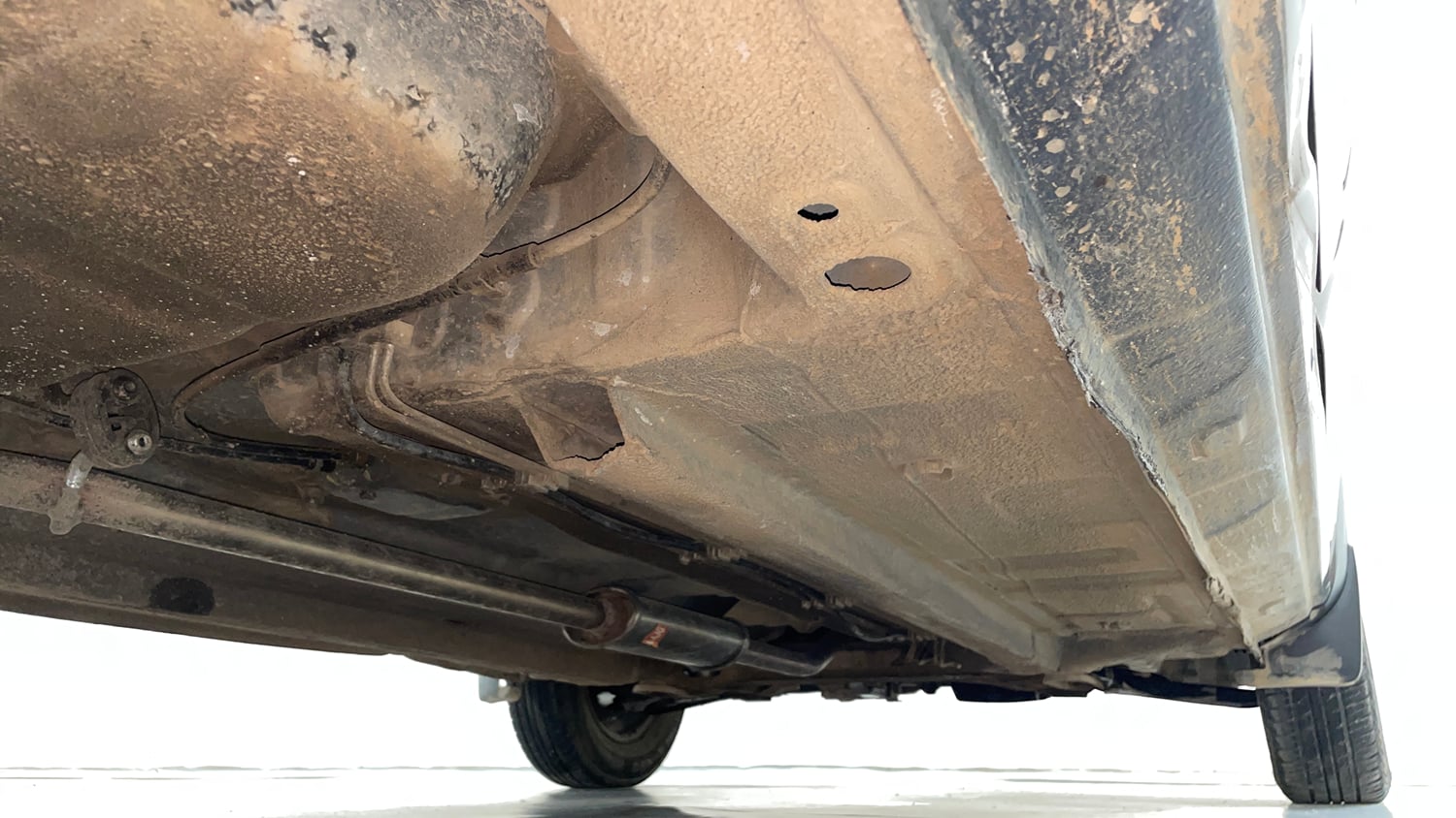 Used 2017 Renault Kwid 1.0 RXT Petrol Manual extra REAR RIGHT UNDERBODY VIEW