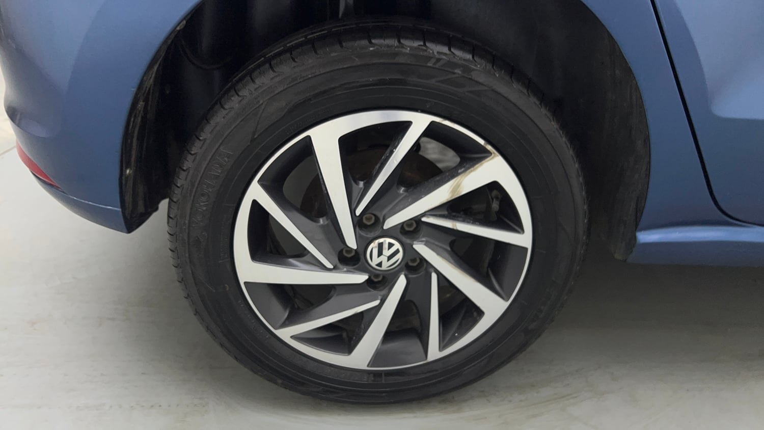 Used 2017 Volkswagen Polo Comfortline 1.2L (P) Petrol Manual tyres RIGHT REAR TYRE RIM VIEW