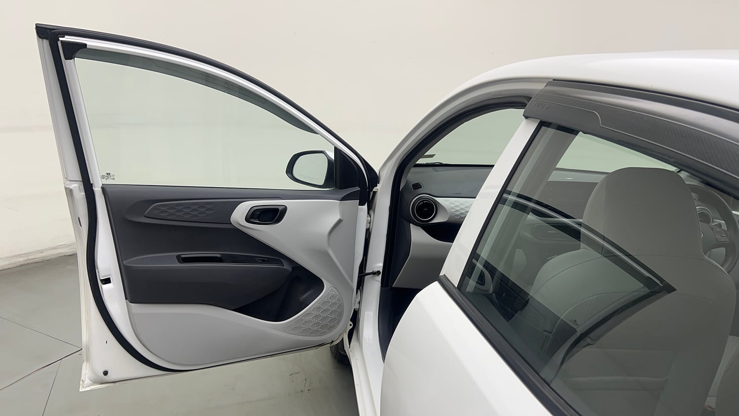Used 2024 Hyundai Grand i10 Nios Magna 1.2 Kappa Petrol+CNG (Outside Fitted) Cng Manual interior LEFT FRONT DOOR OPEN VIEW
