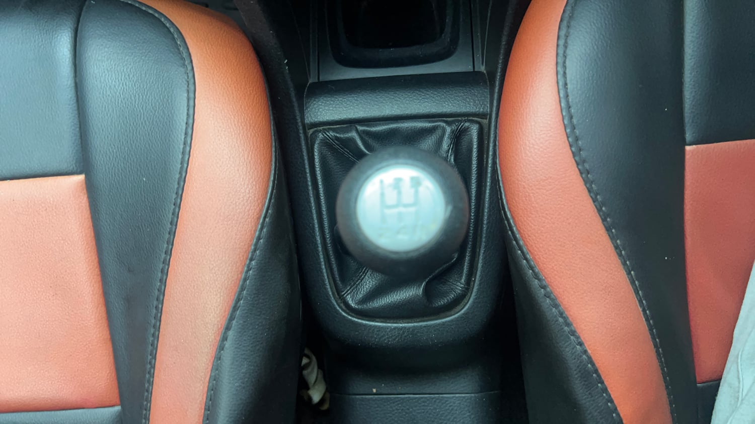 Used 2013 Maruti Suzuki Swift VXi Petrol Manual interior GEAR  KNOB VIEW