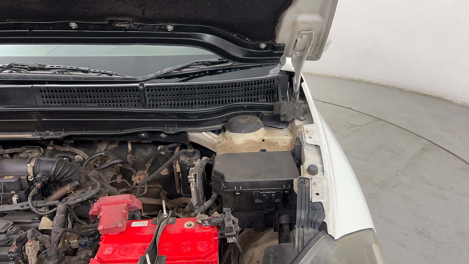 Used 2021 Maruti Suzuki S-Cross Alpha Petrol Manual engine ENGINE LEFT SIDE HINGE & APRON VIEW