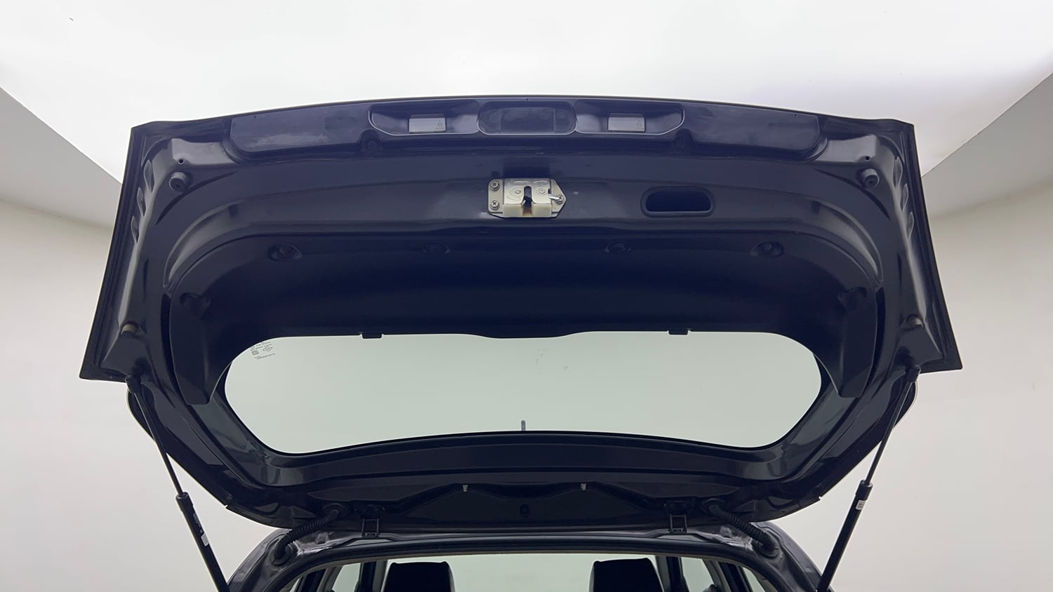Used 2015 Maruti Suzuki Swift VXi Petrol Manual interior DICKY DOOR OPEN VIEW