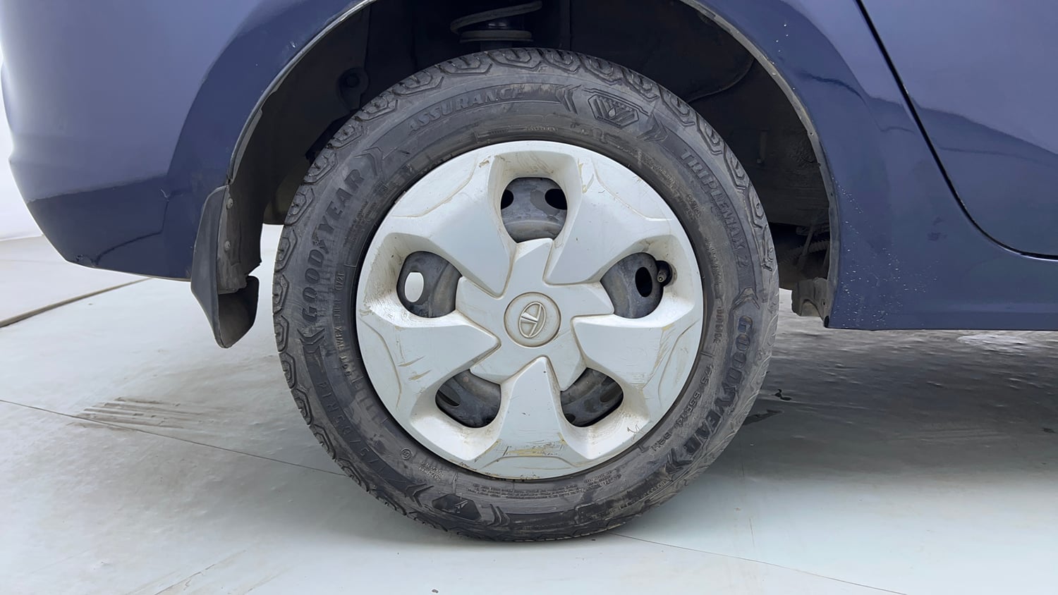 Used 2021 Tata Tigor XMA Petrol Automatic tyres RIGHT REAR TYRE RIM VIEW