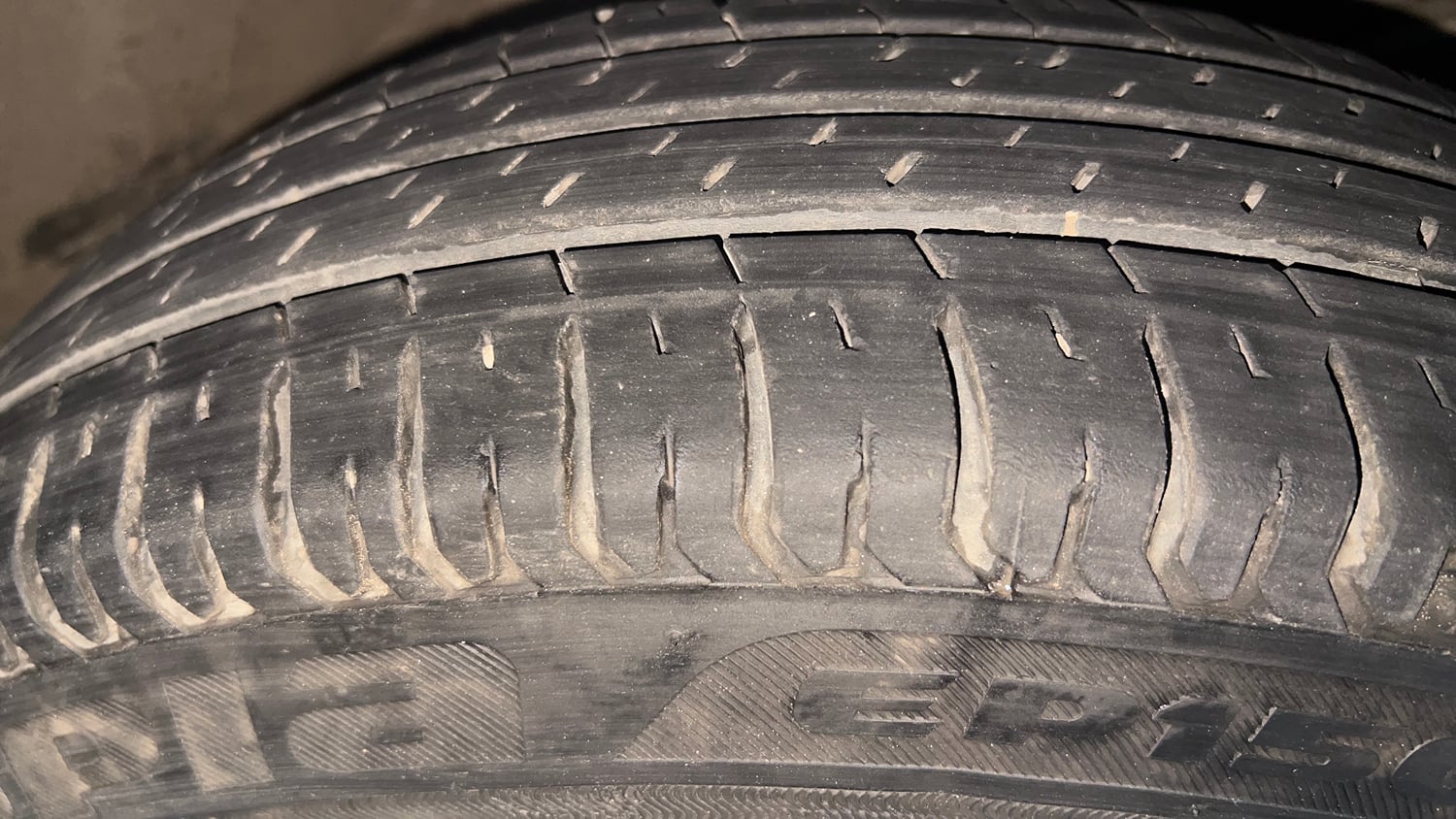 Used 2022 Maruti Suzuki Dzire VXi Petrol Manual tyres RIGHT FRONT TYRE TREAD VIEW