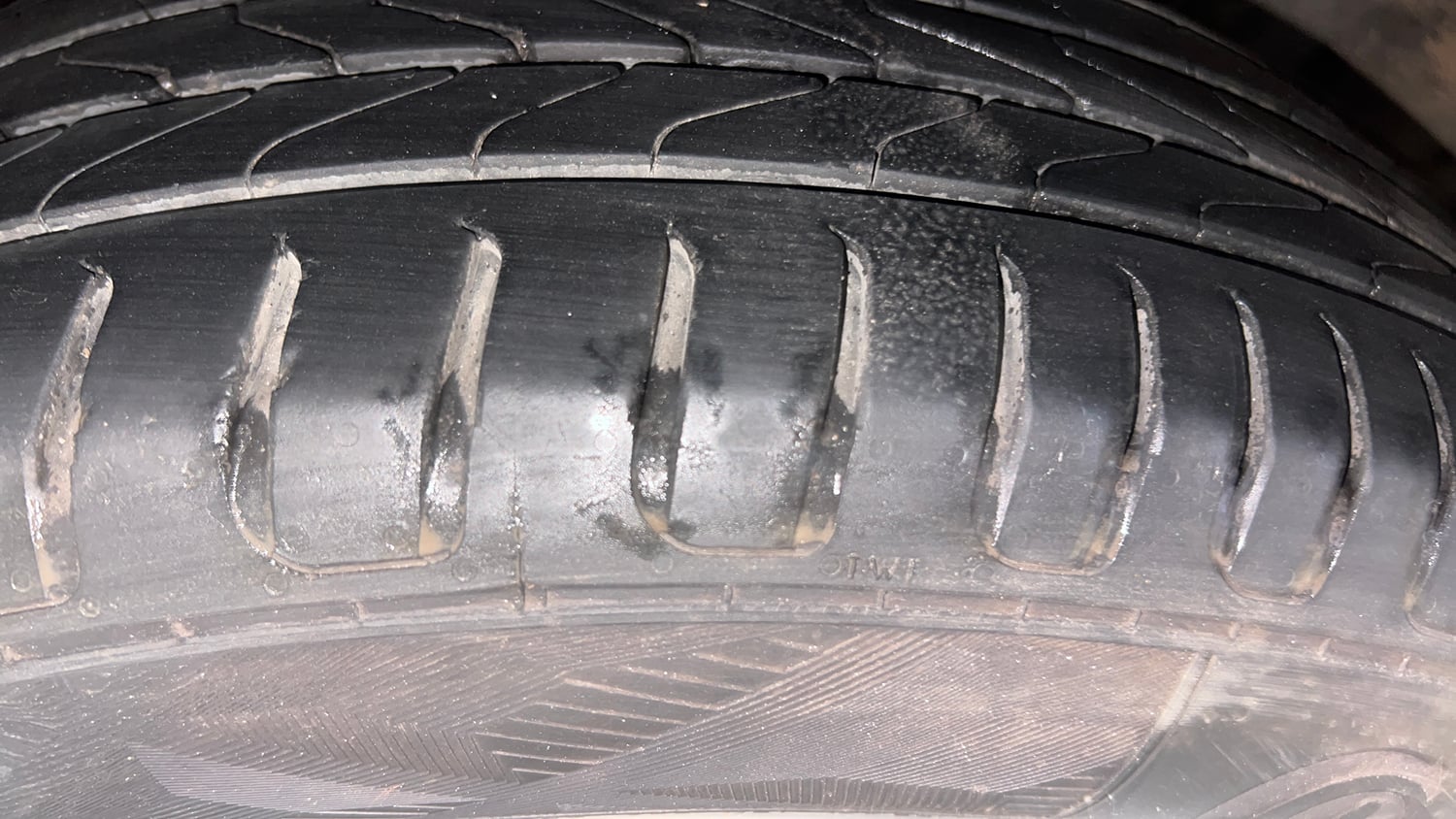 Used 2014 Honda Mobilio V Petrol Petrol Manual tyres LEFT REAR TYRE TREAD VIEW