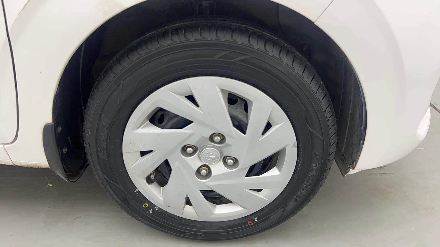 Used 2024 Hyundai Grand i10 Nios Magna 1.2 Kappa Petrol+CNG (Outside Fitted) Cng Manual tyres RIGHT FRONT TYRE RIM VIEW