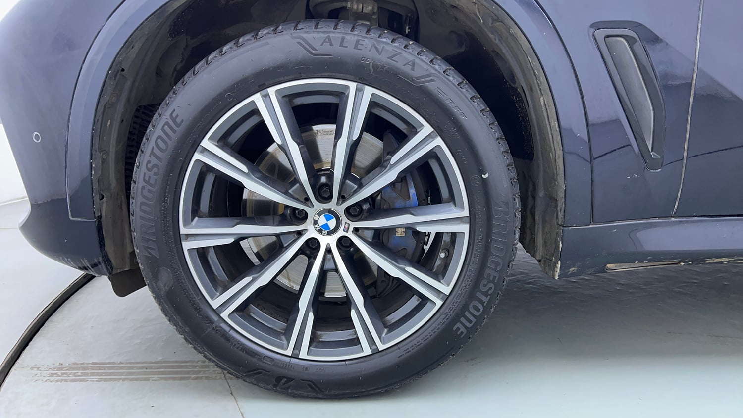 Used 2022 BMW X5 xDrive40i M Sport Petrol Automatic tyres LEFT FRONT TYRE RIM VIEW