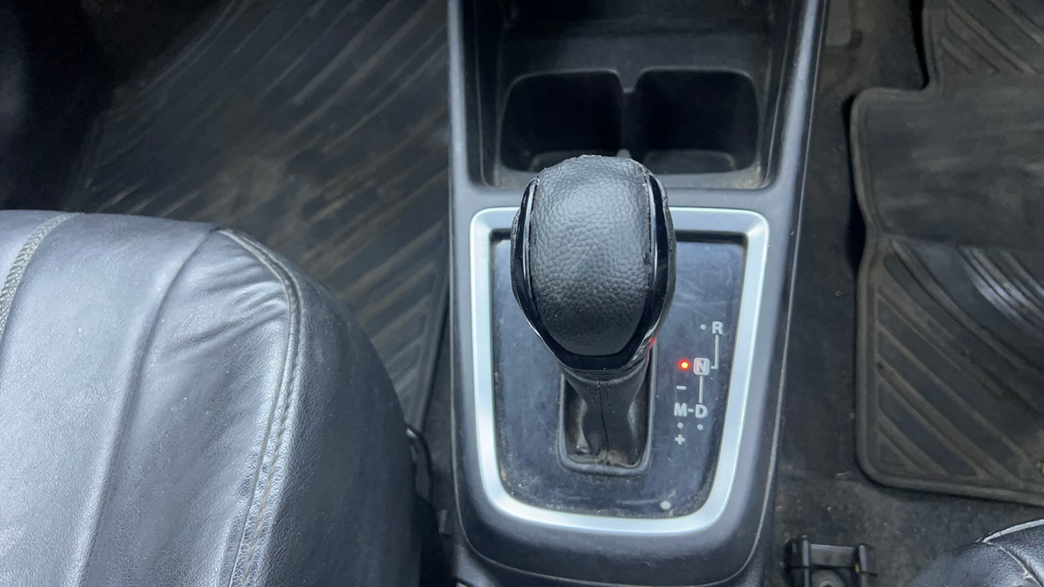 Used 2019 Maruti Suzuki Swift VXi AMT Petrol Automatic interior GEAR  KNOB VIEW