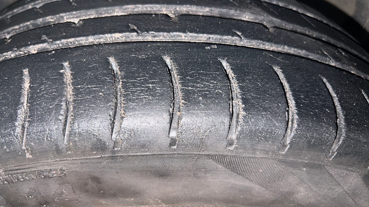 Used 2012 Ford Figo Duratorq Diesel EXI 1.4 Diesel Manual tyres RIGHT FRONT TYRE TREAD VIEW