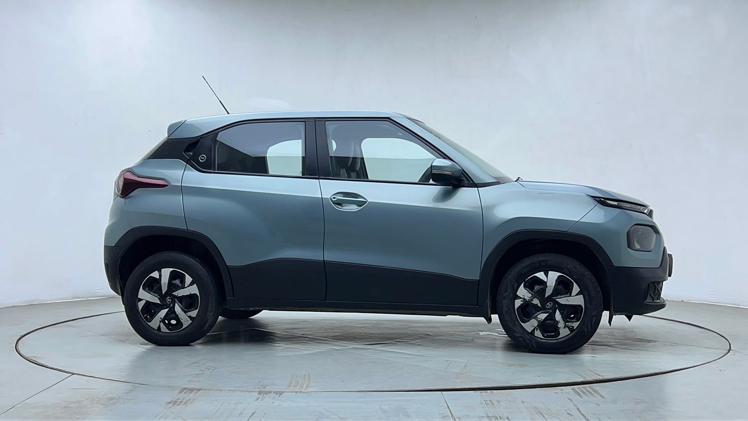 Used 2024 Tata Punch Adventure iCNG Cng Manual exterior RIGHT SIDE VIEW