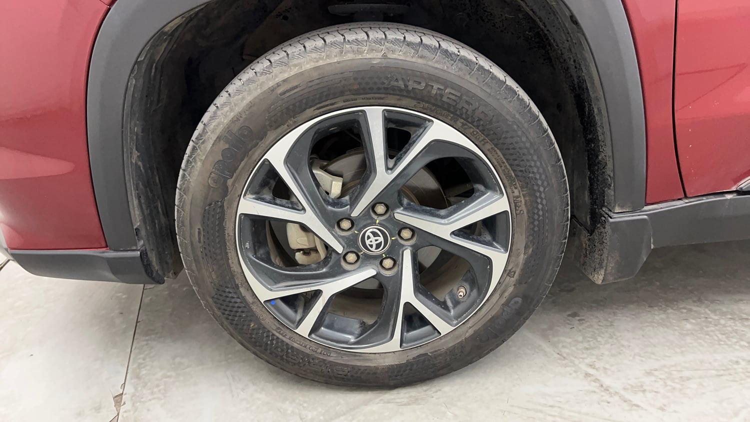 Used 2023 Toyota Urban Cruiser Hyryder V Hybrid Hybrid Automatic tyres LEFT FRONT TYRE RIM VIEW
