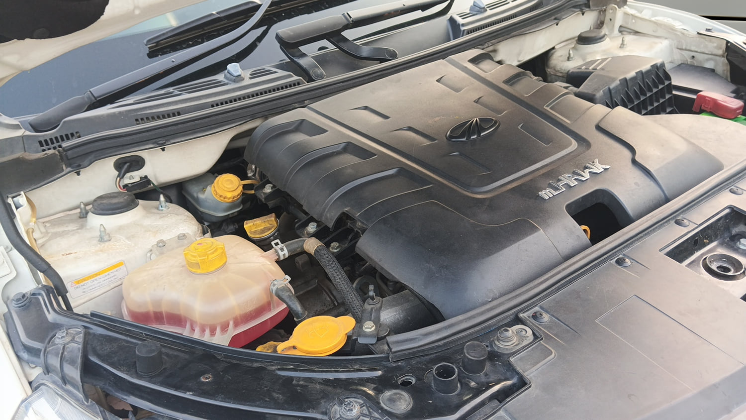 Used 2018 Mahindra XUV500 W9 Diesel Manual engine ENGINE RIGHT SIDE VIEW