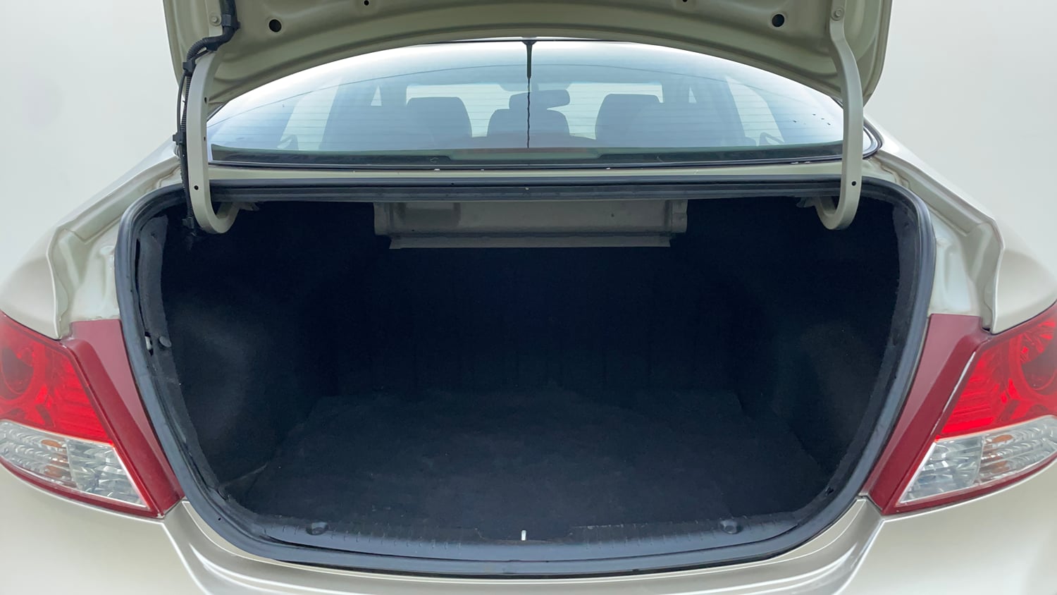 Used 2013 Hyundai Verna Fluidic 1.6 CRDi SX Diesel Manual interior DICKY INSIDE VIEW