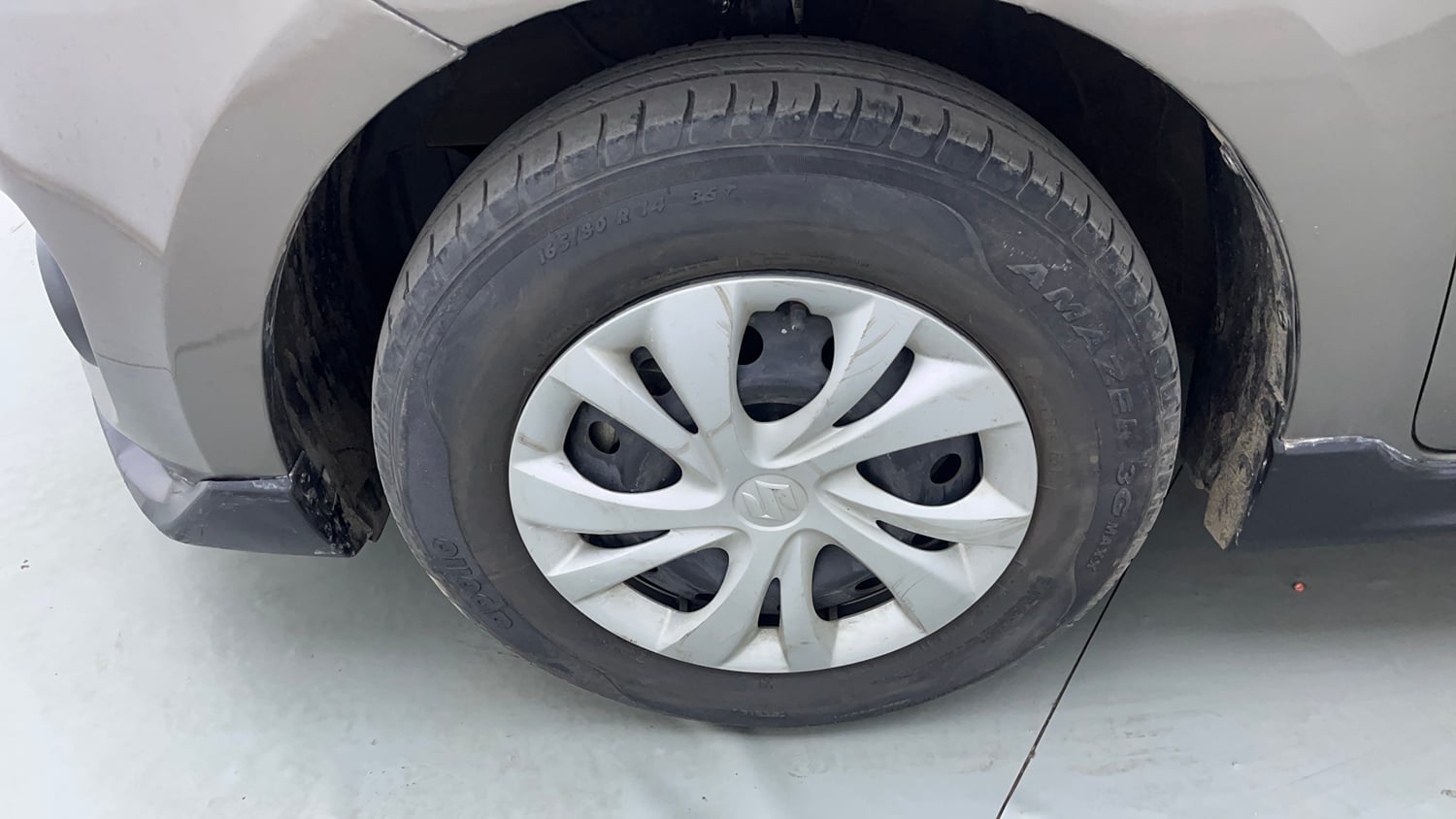 Used 2021 Maruti Suzuki Swift VXi Petrol Manual tyres LEFT FRONT TYRE RIM VIEW