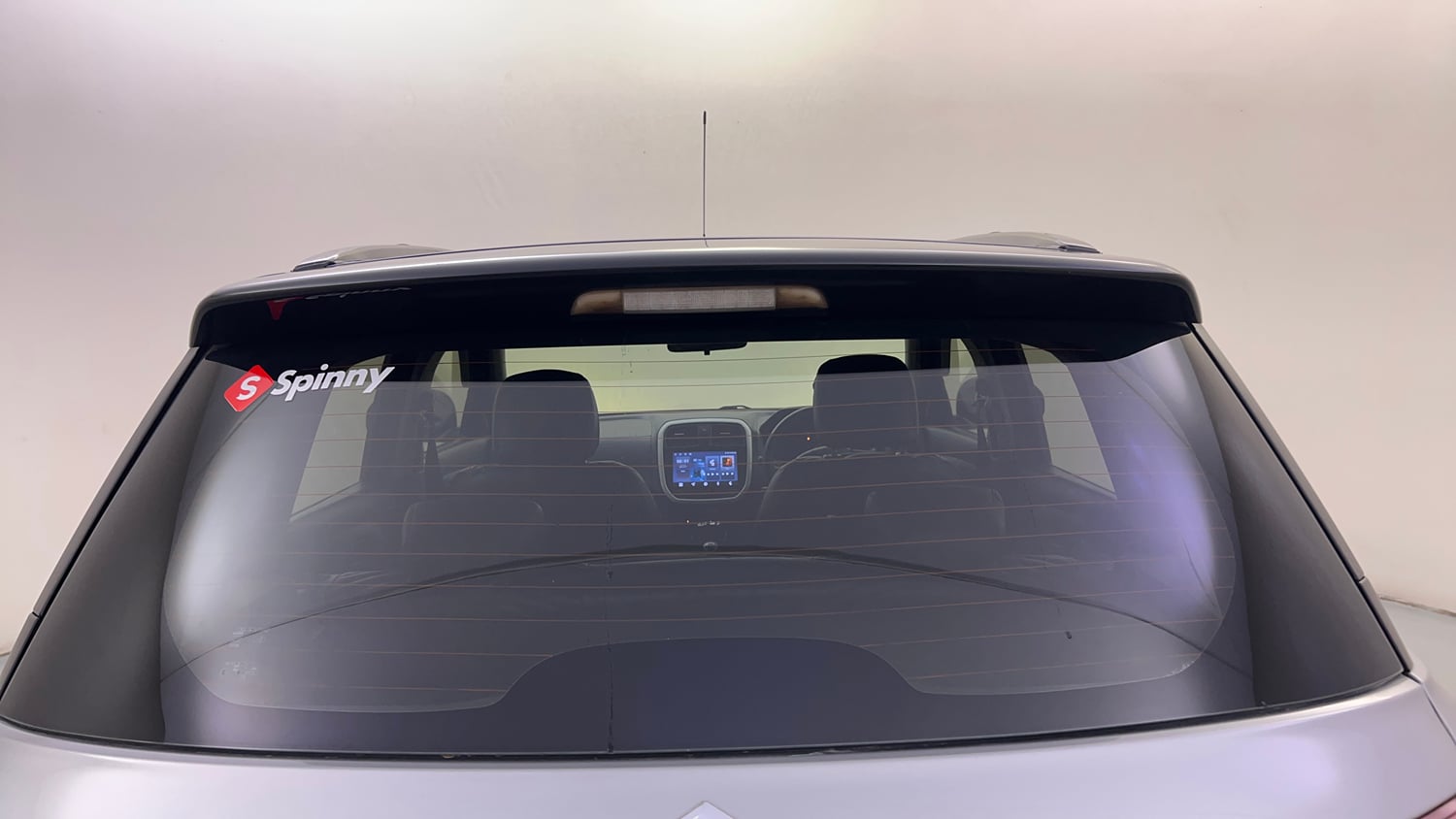 Used 2022 maruti-suzuki Vitara Brezza VXi Petrol Manual top_features Rear defogger