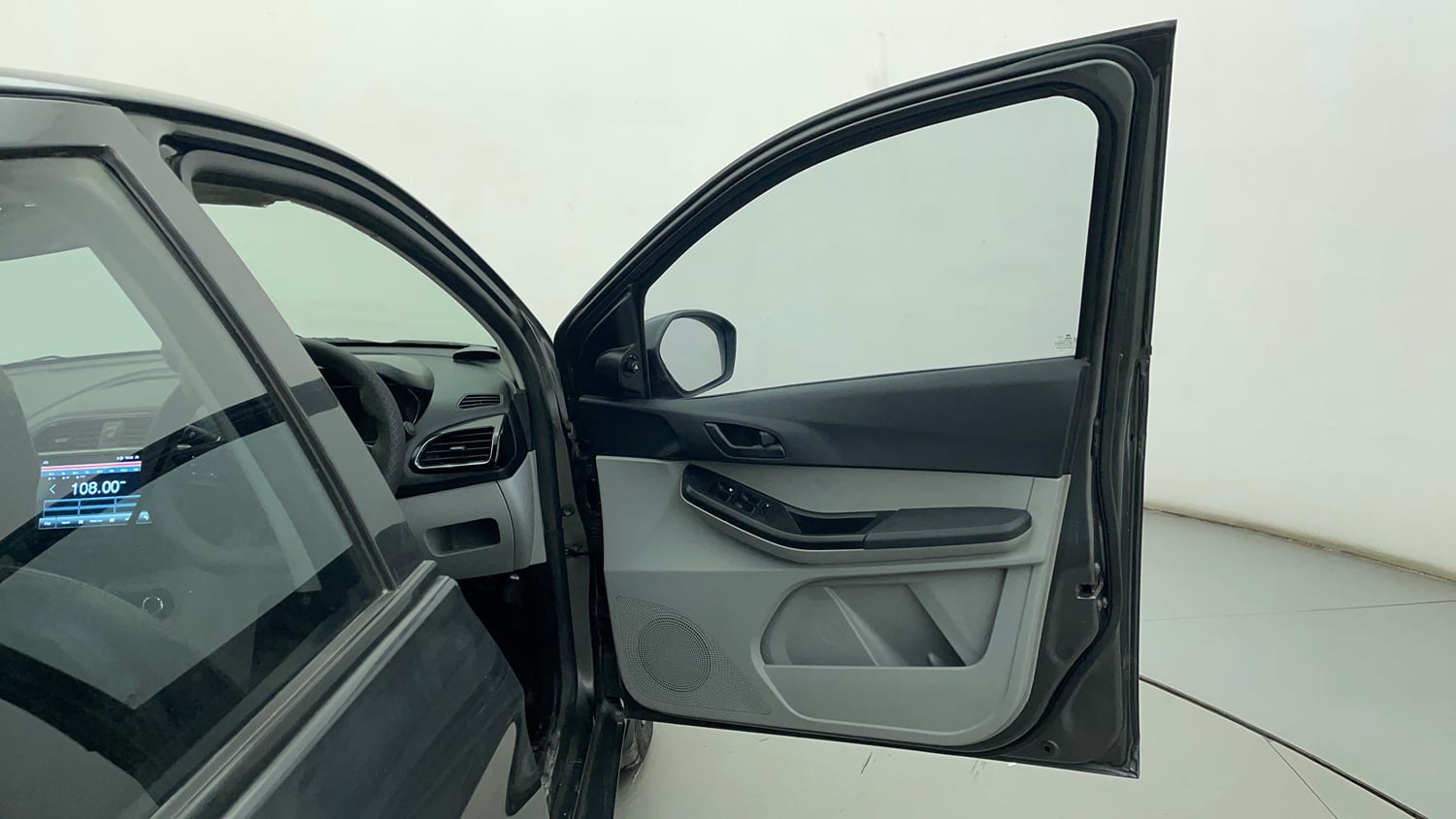 Used 2022 Tata Tiago XT (O) Petrol Manual interior RIGHT FRONT DOOR OPEN VIEW