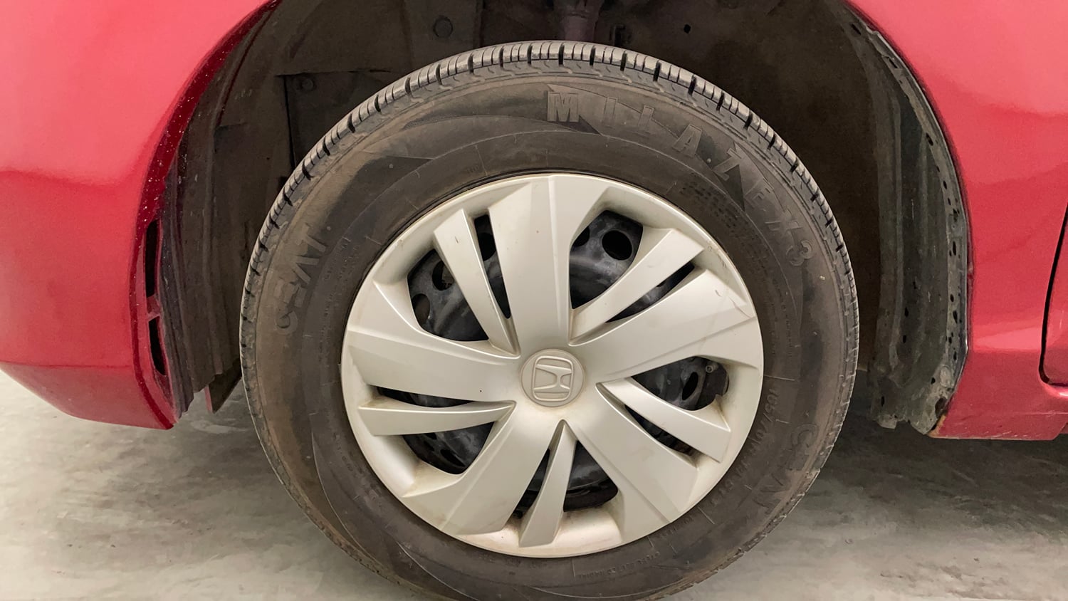 Used 2018 Honda Amaze 1.2 S CVT Petrol Petrol Automatic tyres LEFT FRONT TYRE RIM VIEW