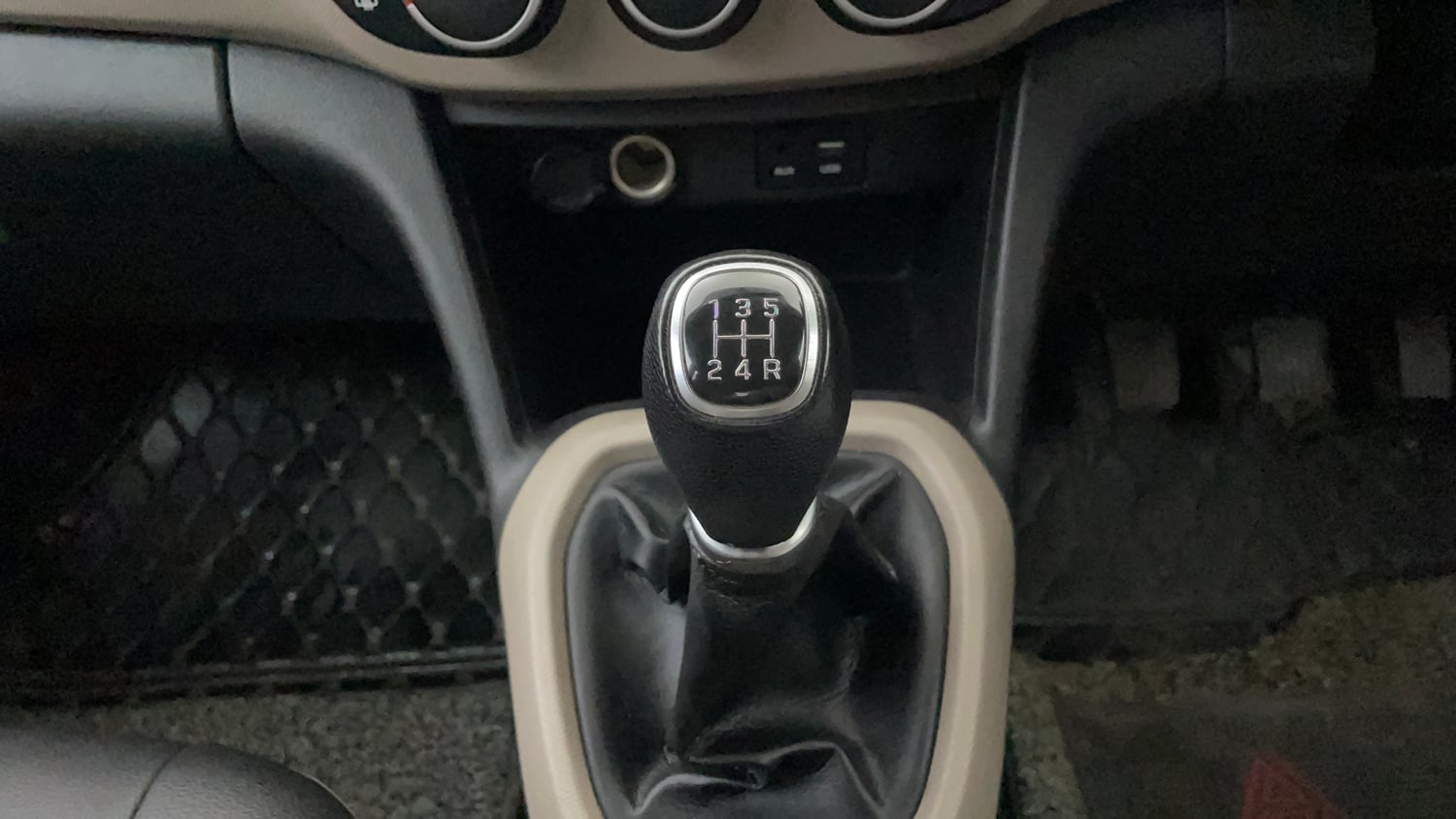 Used 2019 Hyundai Grand i10 Sportz 1.2 Kappa VTVT Petrol Manual interior GEAR  KNOB VIEW
