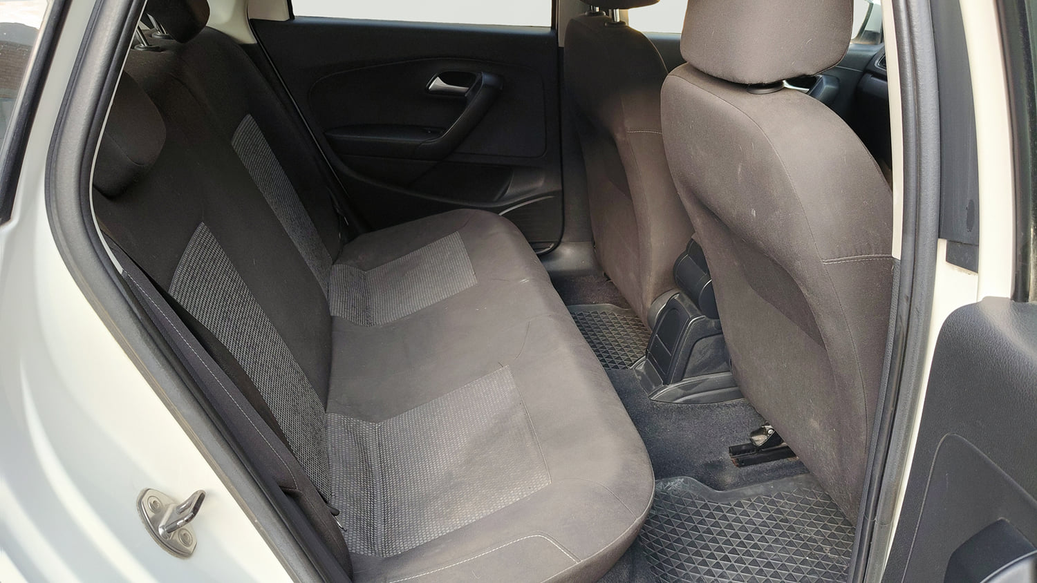 Used 2019 Volkswagen Polo Comfortline 1.0L (P) Petrol Manual interior RIGHT SIDE REAR DOOR CABIN VIEW