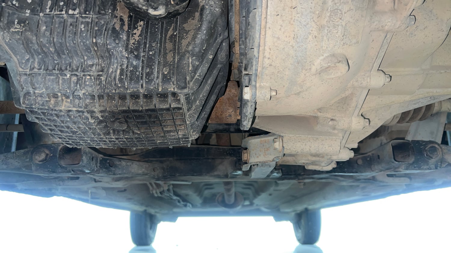 Used 2018 Renault Kwid 1.0 RXT AMT Opt Petrol Automatic extra FRONT LEFT UNDERBODY VIEW