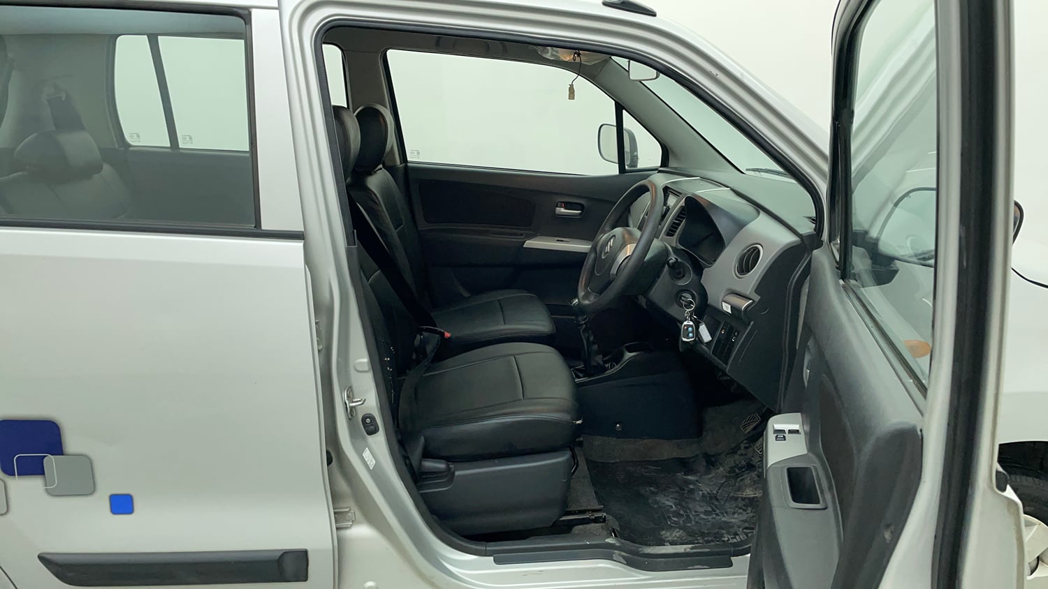Used 2012 Maruti Suzuki Wagon R LXi Petrol Manual interior RIGHT SIDE FRONT DOOR CABIN VIEW
