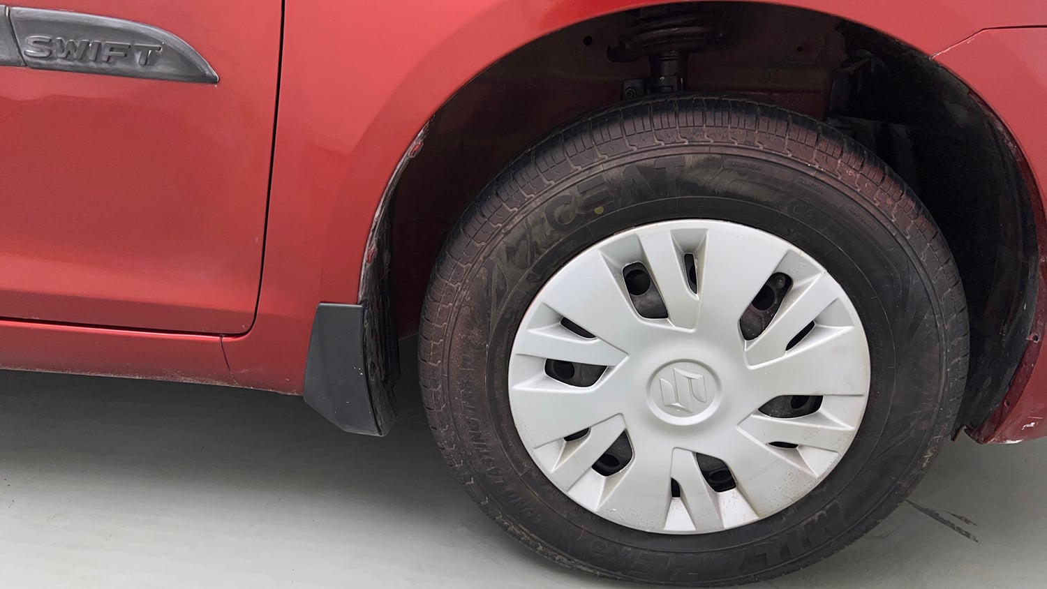 Used 2013 Maruti Suzuki Swift VXi Petrol Manual tyres RIGHT FRONT TYRE RIM VIEW