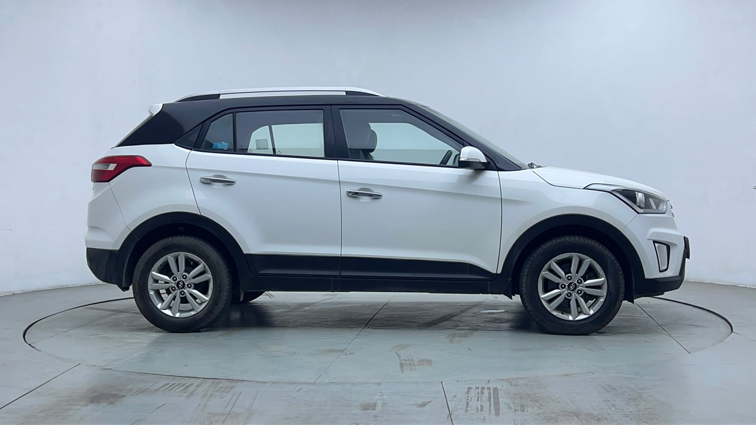 Used 2016 Hyundai Creta 1.6 SX Plus Petrol Petrol Manual exterior RIGHT SIDE VIEW