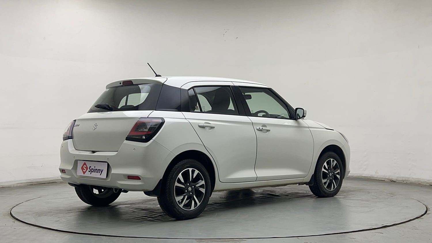 Used 2024 Maruti Suzuki Swift ZXi AMT Petrol Automatic exterior RIGHT REAR CORNER VIEW