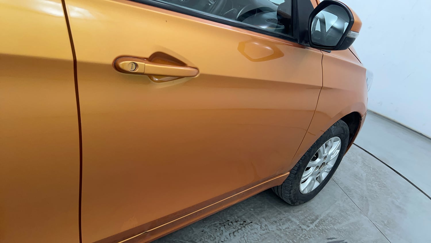 Used 2016 Tata Tiago Revotron XZ Petrol Manual dents MINOR SCRATCH