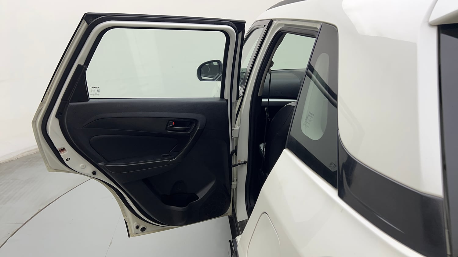 Used 2019 Maruti Suzuki Vitara Brezza [2016-2020] VDi Diesel Manual interior LEFT REAR DOOR OPEN VIEW