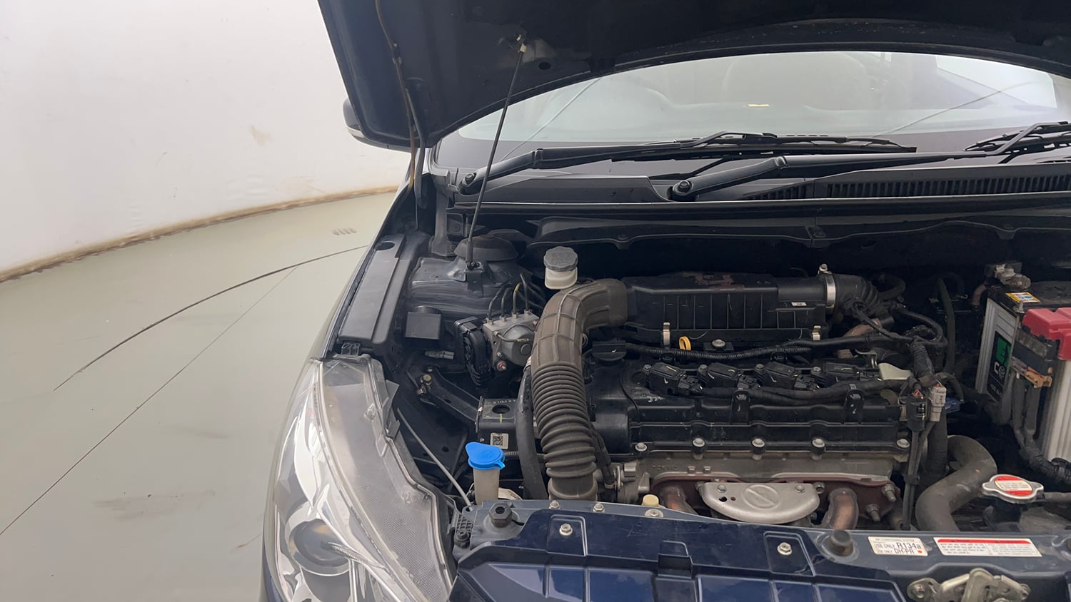 Used 2022 Maruti Suzuki Ciaz Delta 1.5 Petrol Manual engine ENGINE RIGHT SIDE HINGE & APRON VIEW