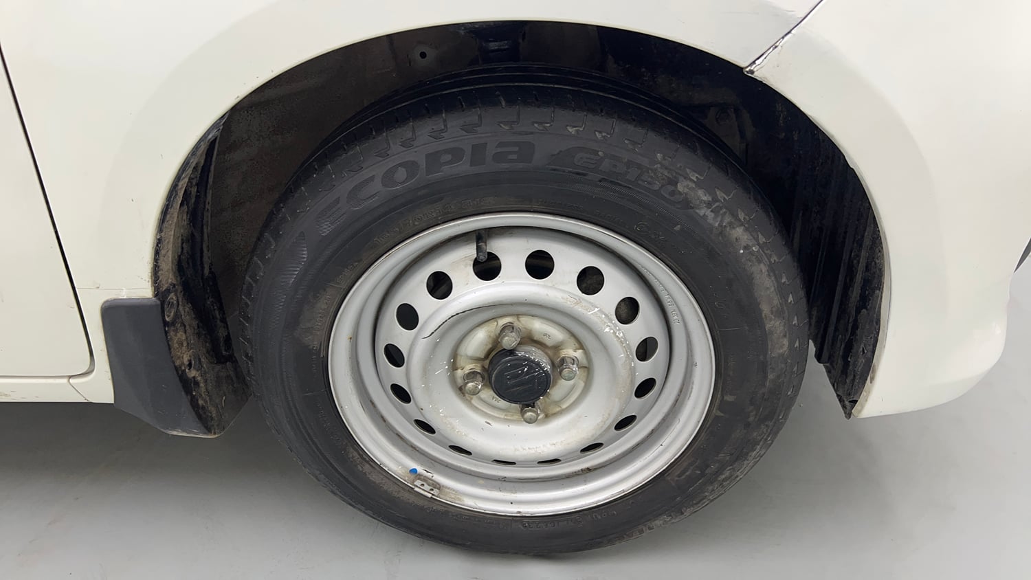 Used 2023 Maruti Suzuki Celerio LXi Petrol Manual tyres RIGHT FRONT TYRE RIM VIEW