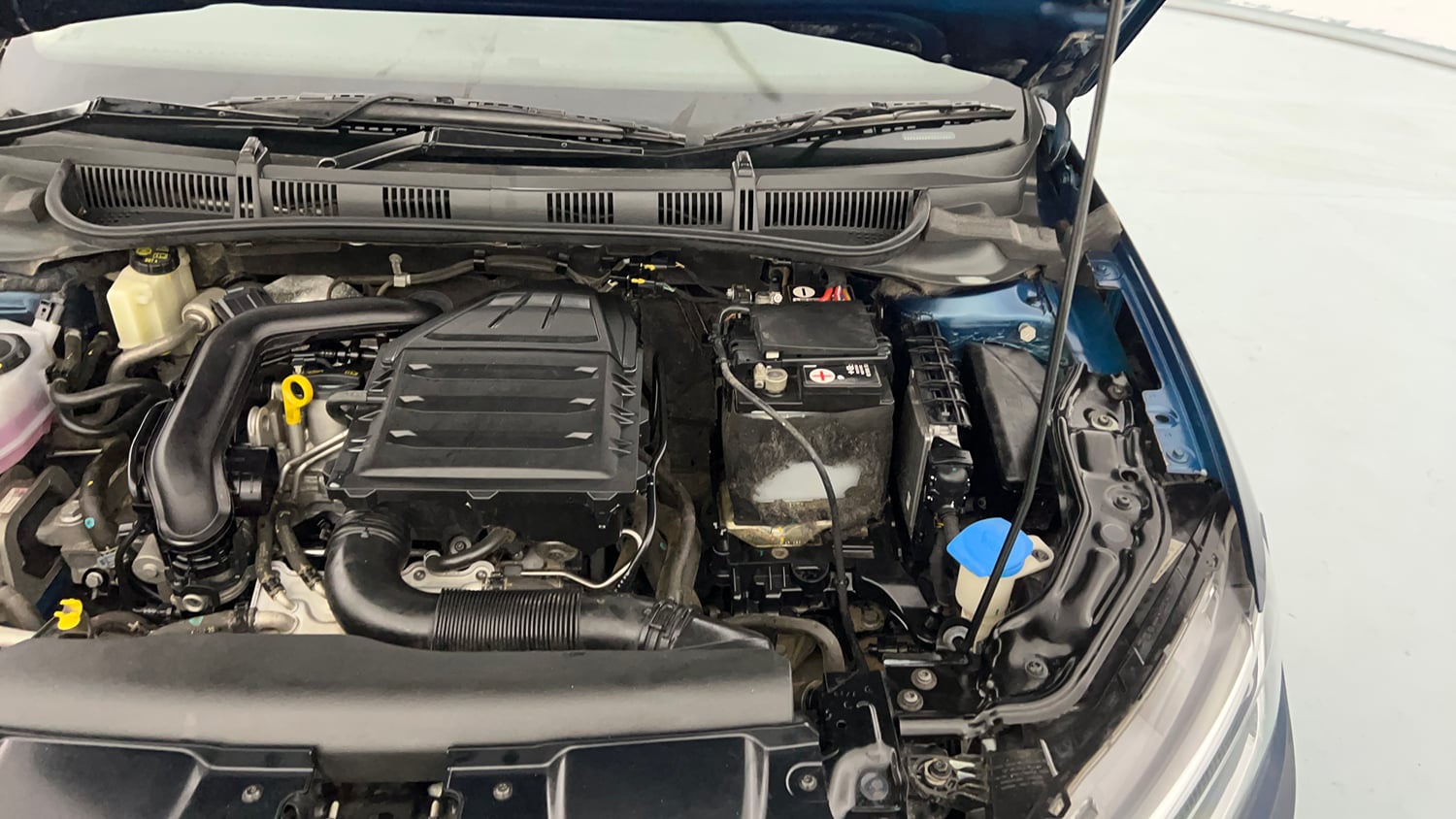 Used 2023 Volkswagen Virtus Topline 1.0 TSI MT Petrol Manual engine ENGINE LEFT SIDE HINGE & APRON VIEW