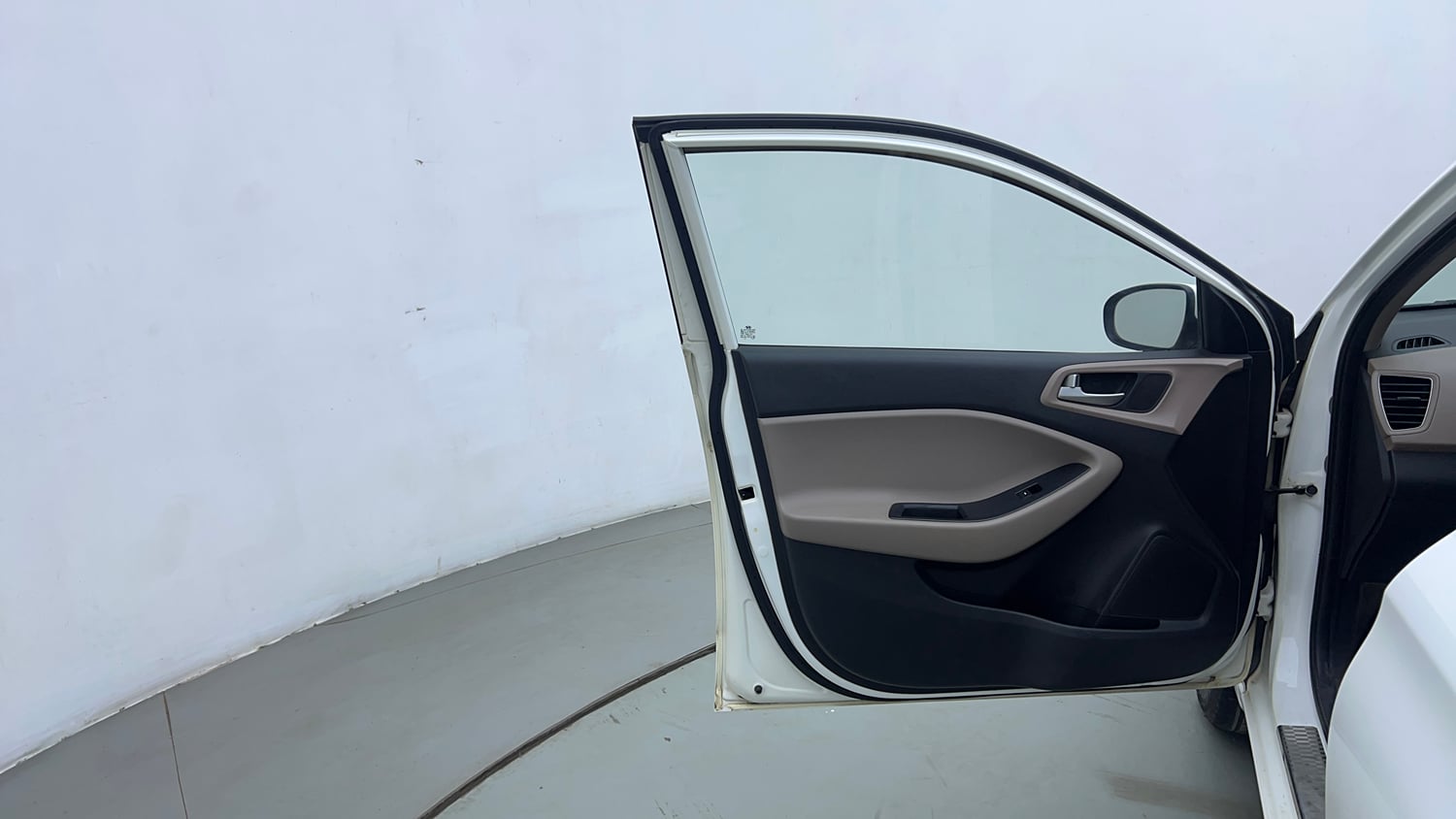 Used 2019 Hyundai Elite i20 Sportz Plus 1.2 Petrol Manual interior LEFT FRONT DOOR OPEN VIEW