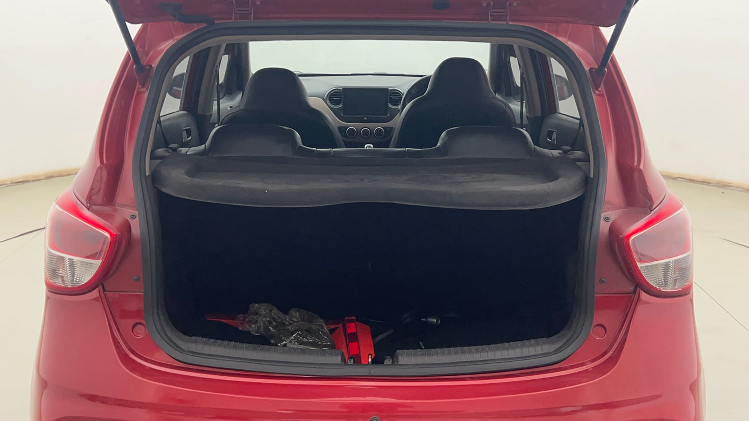 Used 2017 Hyundai Grand i10 Sportz 1.2 Kappa VTVT Petrol Manual interior DICKY INSIDE VIEW