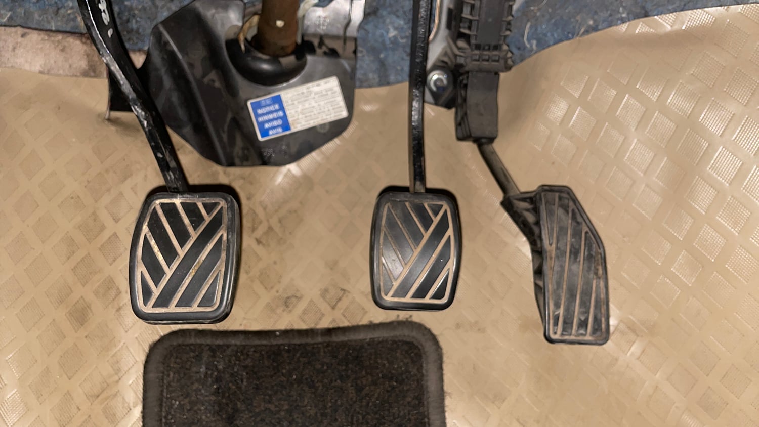 Used 2018 Maruti Suzuki Dzire VXi Petrol Manual interior PEDALS VIEW