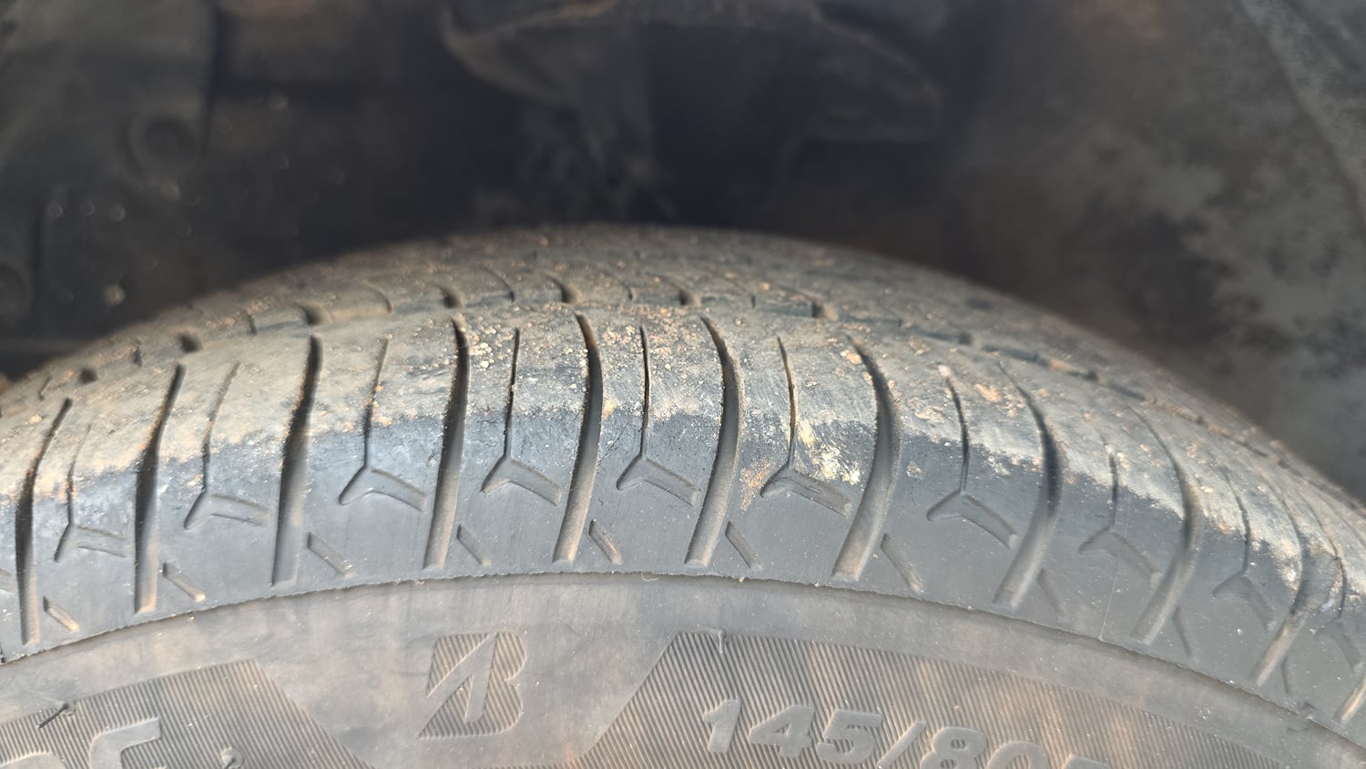 Used 2014 Hyundai Eon Era + Petrol Manual tyres LEFT FRONT TYRE TREAD VIEW