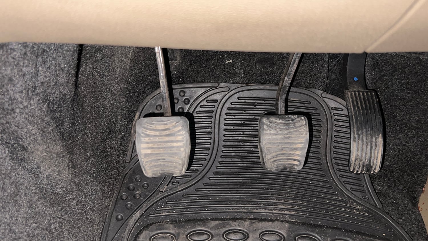 Used 2016 Mahindra TUV300 T8 Diesel Manual interior PEDALS VIEW