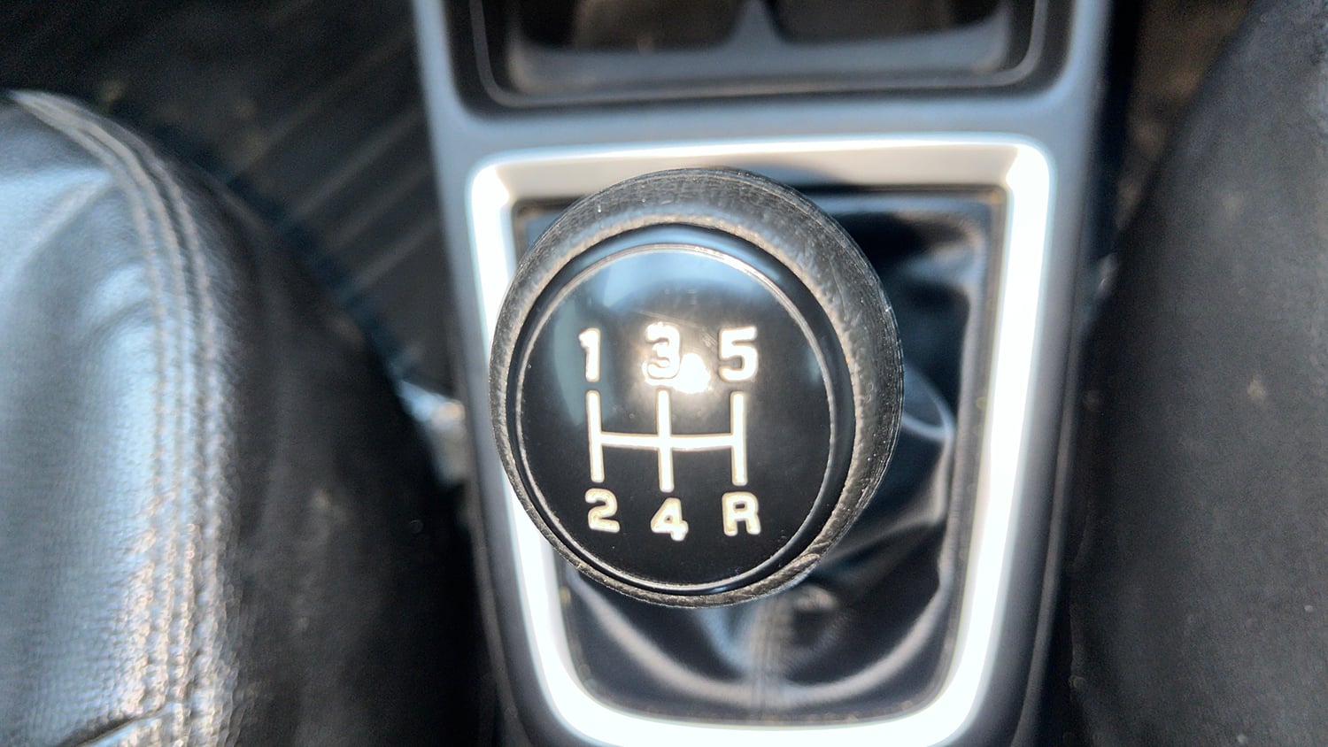 Used 2021 Maruti Suzuki Swift VXi Petrol Manual interior GEAR  KNOB VIEW