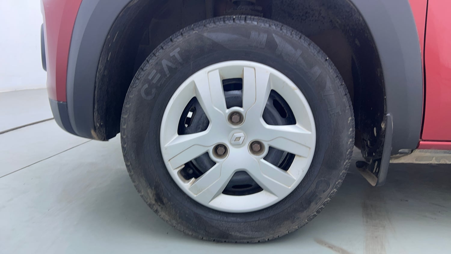 Used 2016 Renault Kwid RXT Petrol Manual tyres LEFT FRONT TYRE RIM VIEW