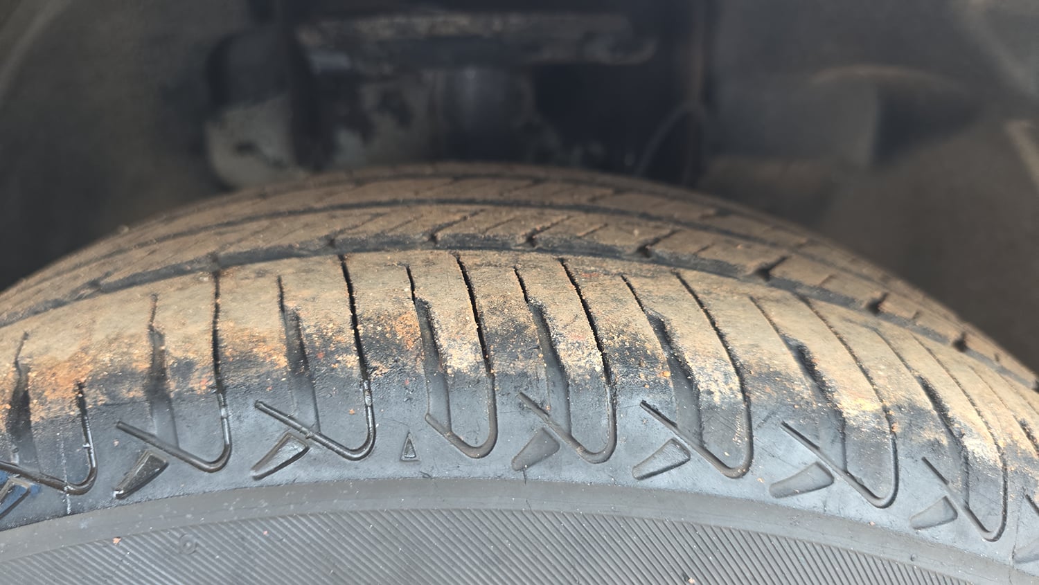 Used 2017 Tata Tiago Revotron XZ Petrol Manual tyres RIGHT FRONT TYRE TREAD VIEW