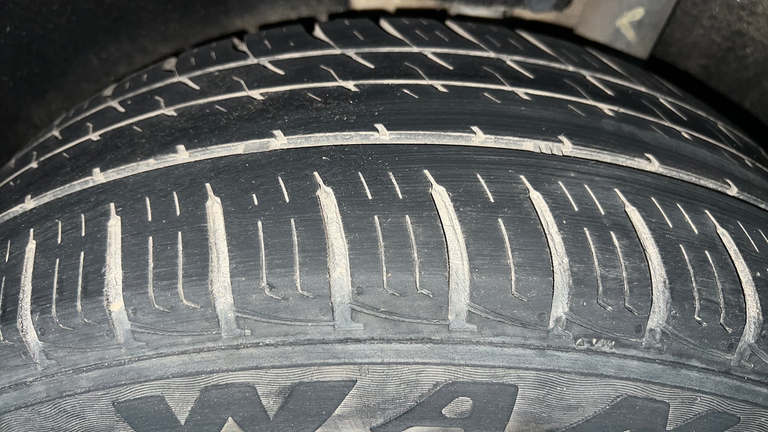 Used 2019 Maruti Suzuki Vitara Brezza [2016-2020] VDi Diesel Manual tyres LEFT REAR TYRE TREAD VIEW