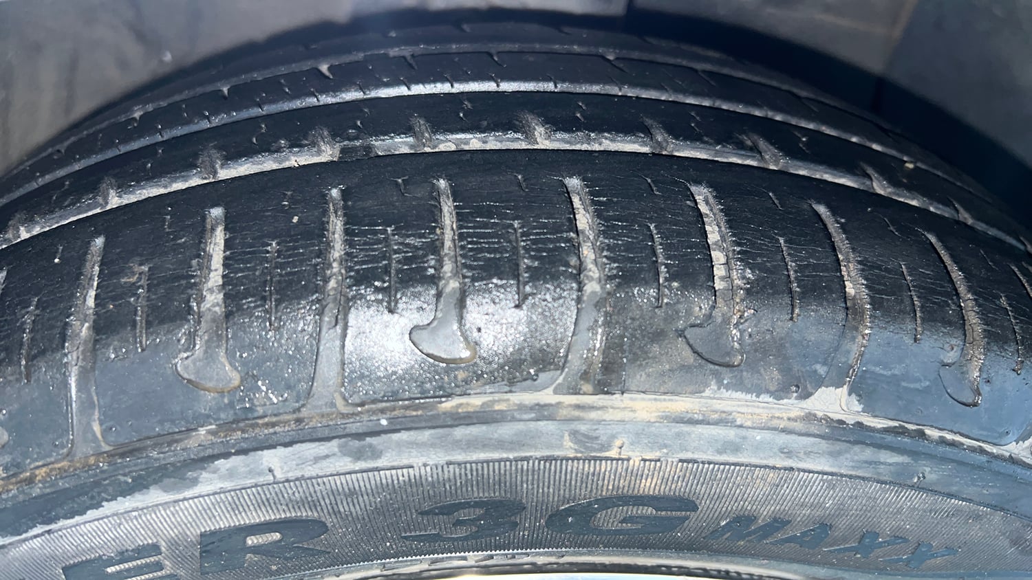 Used 2018 Hyundai Grand i10 Sportz (O) AT 1.2 Kappa VTVT Petrol Automatic tyres RIGHT FRONT TYRE TREAD VIEW