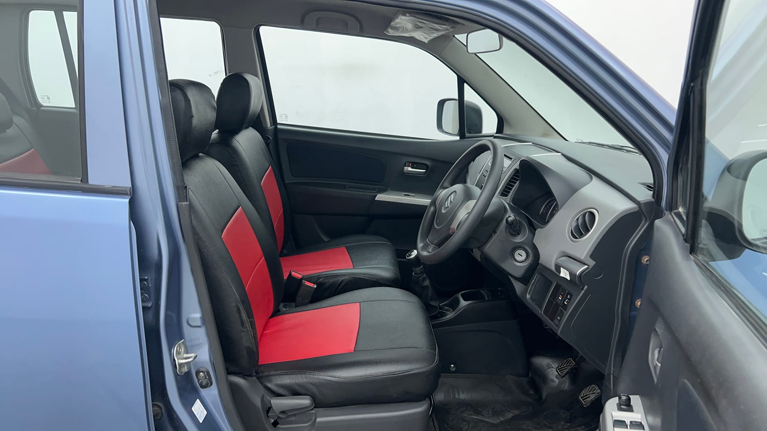 Used 2012 Maruti Suzuki Wagon R 1.0 VXi Petrol Manual interior RIGHT SIDE FRONT DOOR CABIN VIEW
