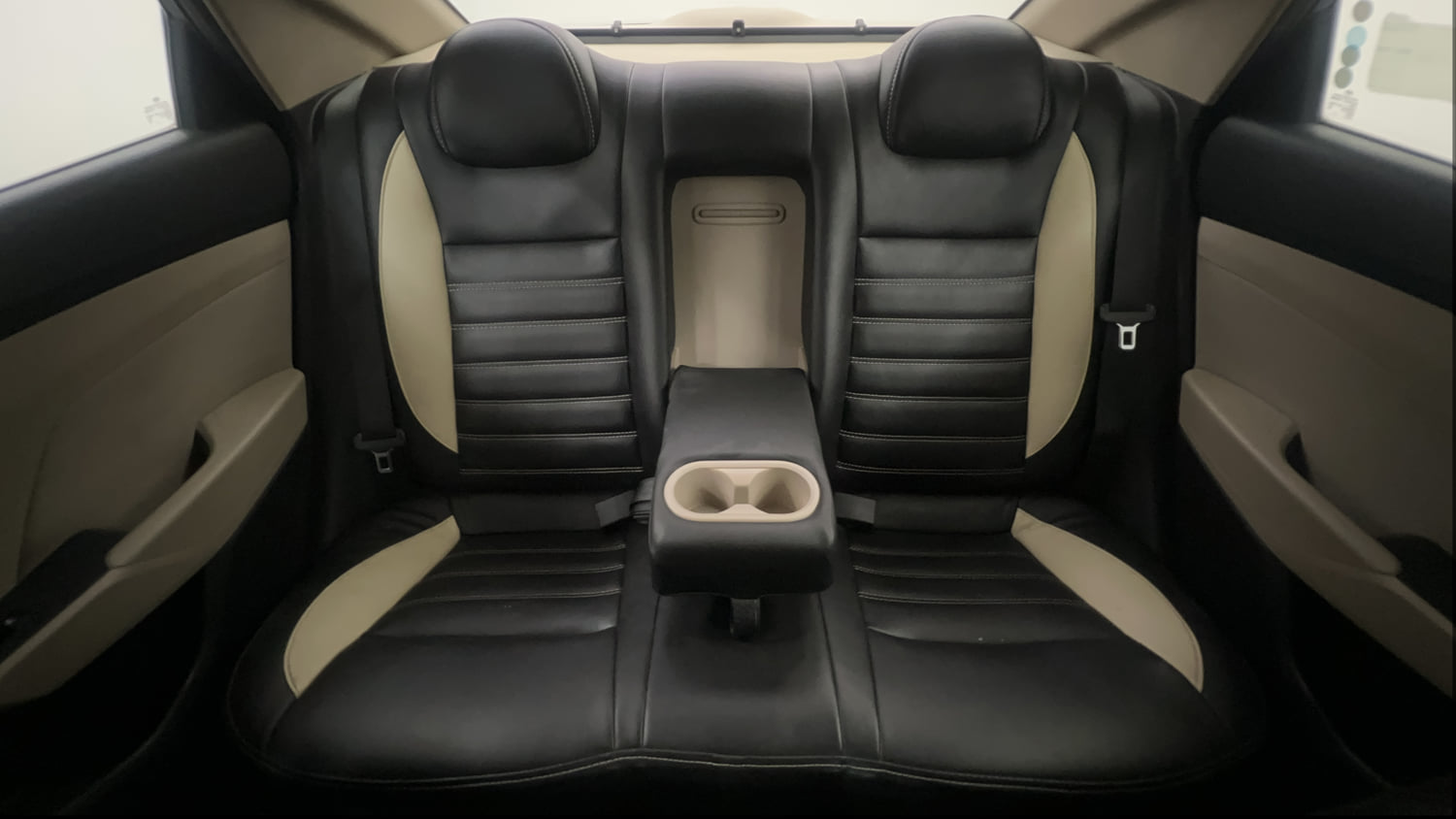 Used 2022 Hyundai Verna SX 1.5 VTVT IVT Petrol Automatic interior REAR SEAT CONDITION VIEW